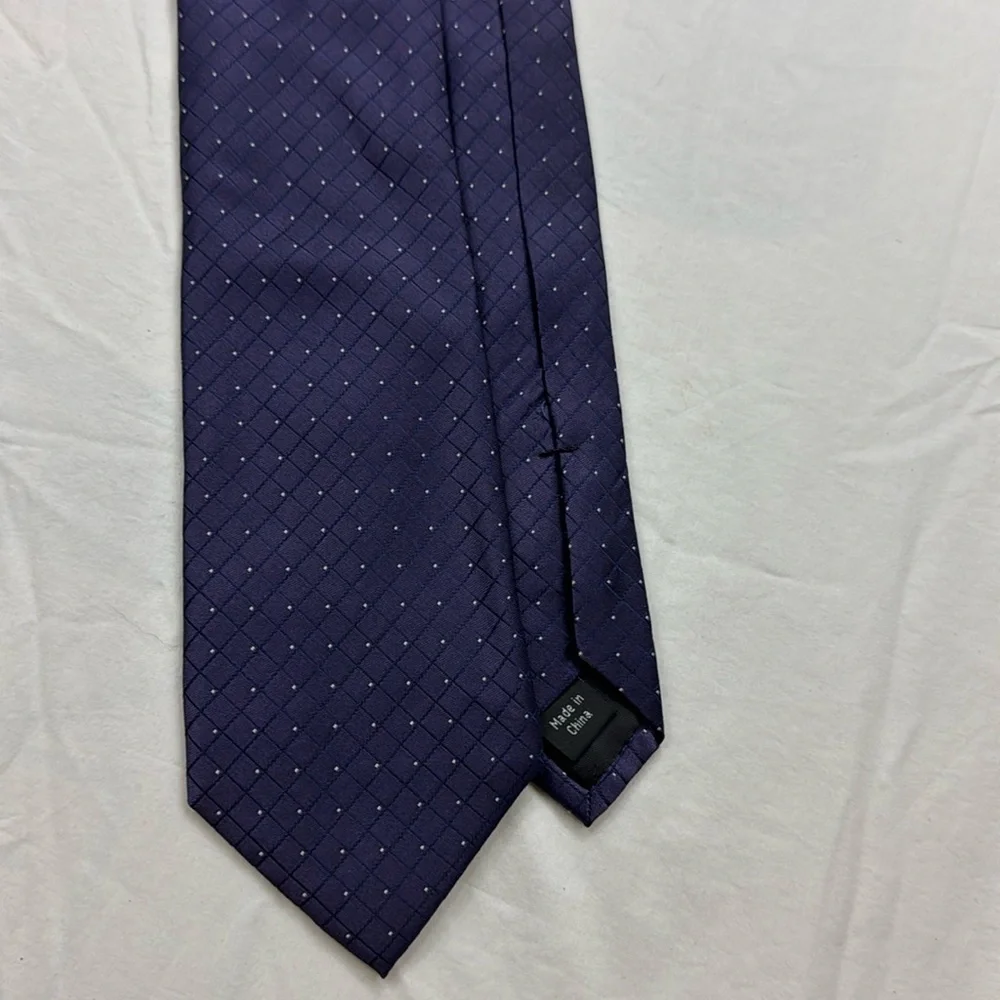 301. Calvin‎ Klein purple & black tie